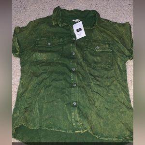 Green boutique top. NWT